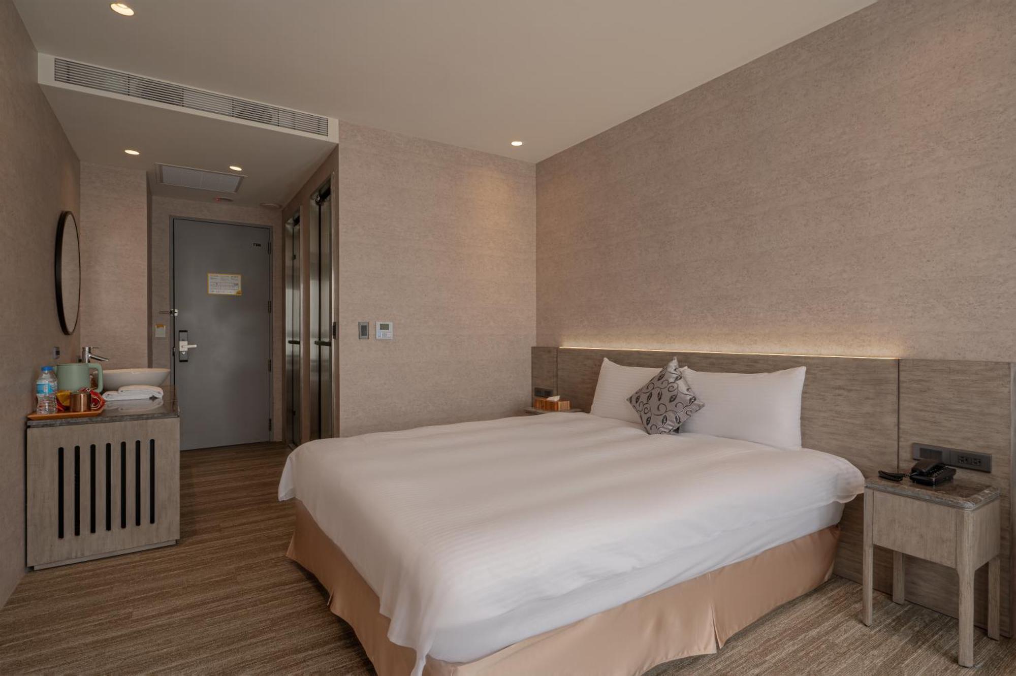 In Joy Hotel Taichung Esterno foto